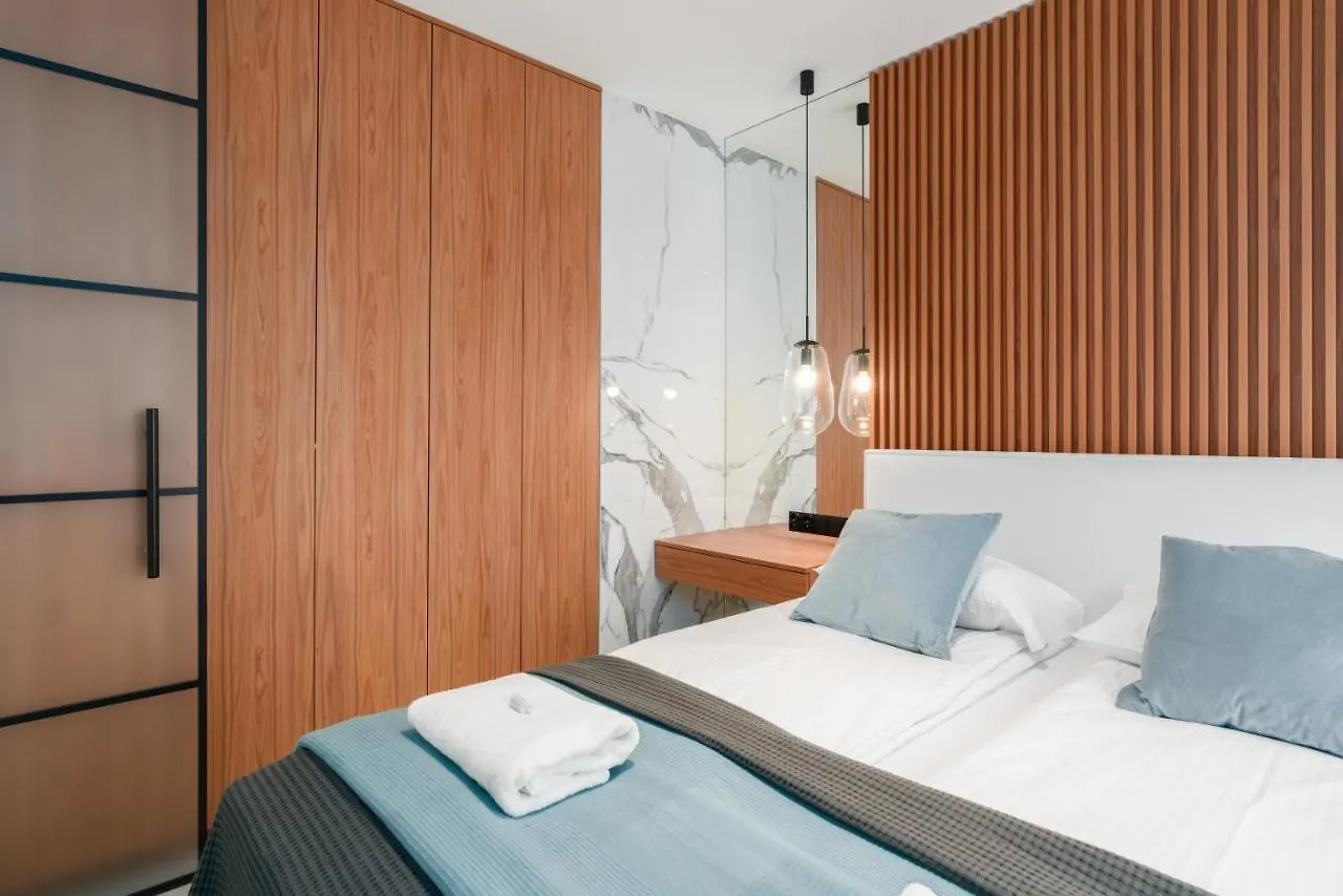Wilczak Apartment With Free Garage Poznan By Noclegi Renters
